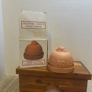 World Bazaars Inc Terra Cotta Garlic Roaster in‎ Box